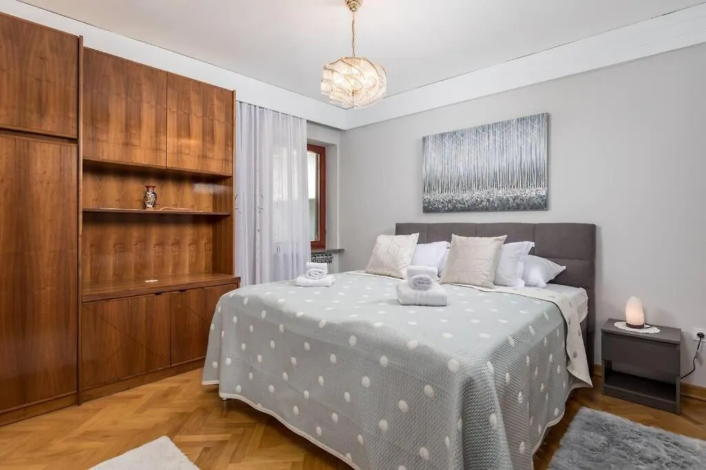 Deluxe Apartment Ana 100 M From The Beach Opatija